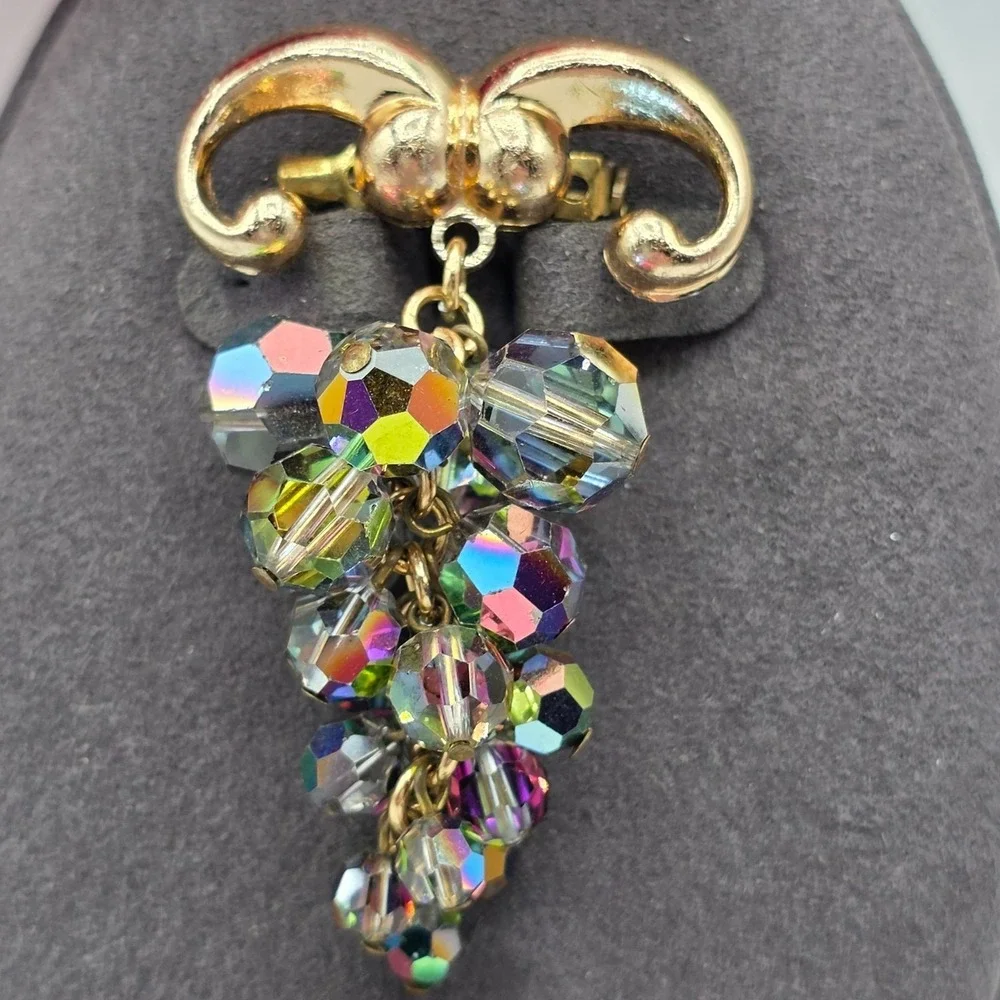 Vintage Grape Cluster Brooch Pin Gold Tone Iridescent Crystal Dangle Chandelier‎